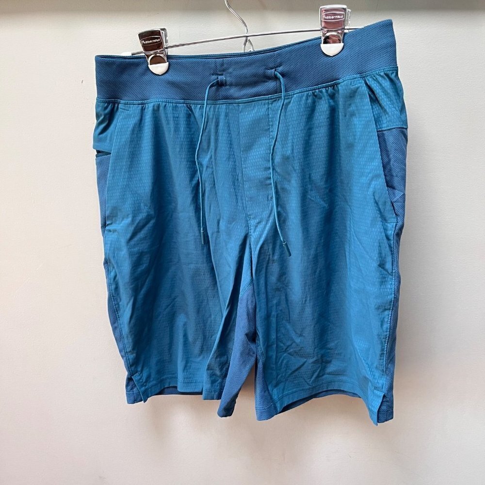Lululemon Men's Medium Bowline Short Ventlight Mesh Shorts
